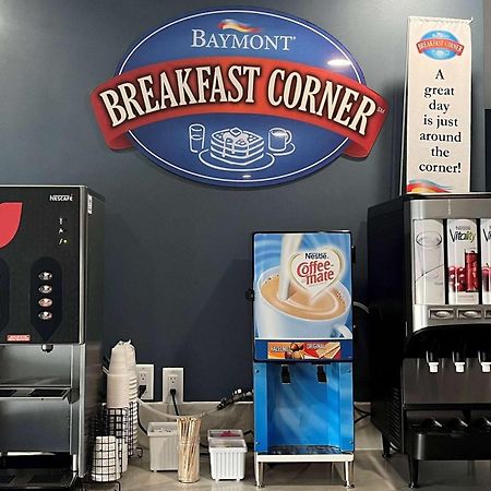 Baymont By Wyndham Indianapolis Northeast Hotel Екстериор снимка