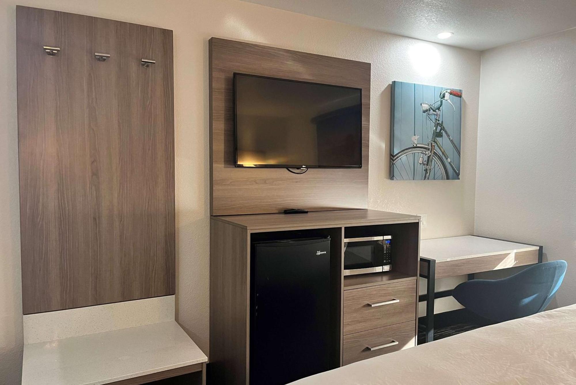 Baymont By Wyndham Indianapolis Northeast Hotel Екстериор снимка