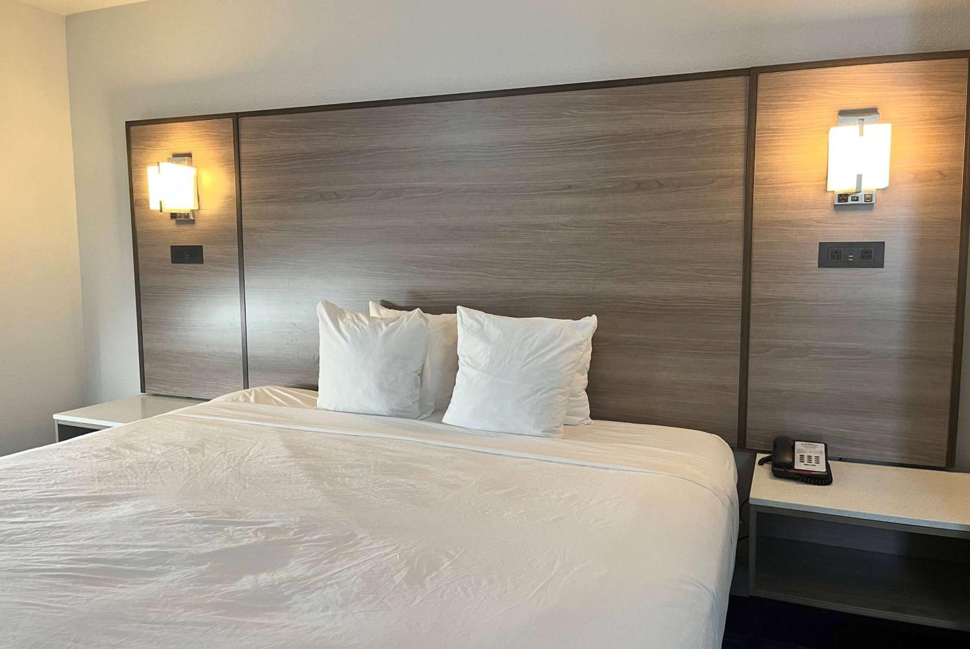 Baymont By Wyndham Indianapolis Northeast Hotel Екстериор снимка