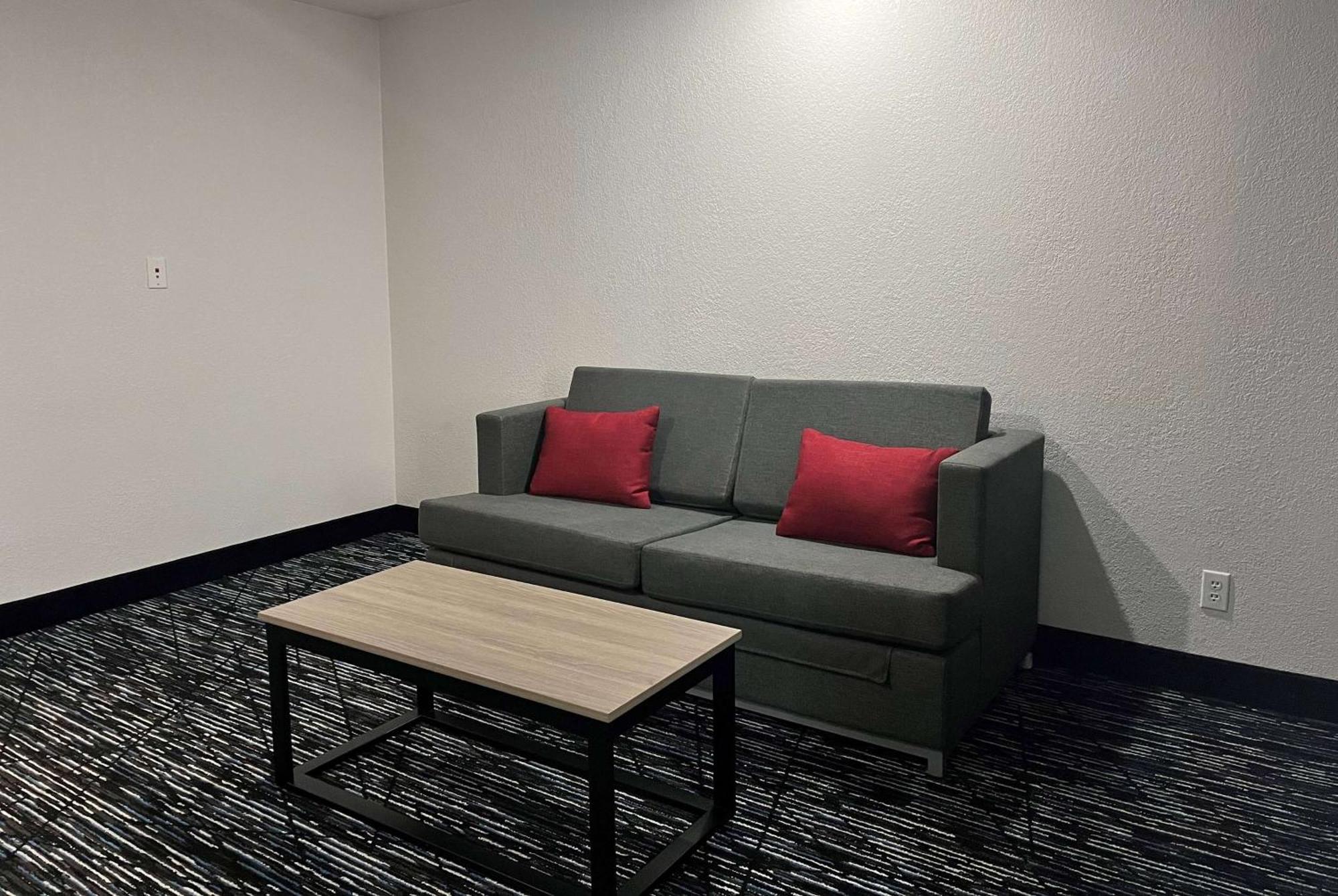 Baymont By Wyndham Indianapolis Northeast Hotel Екстериор снимка